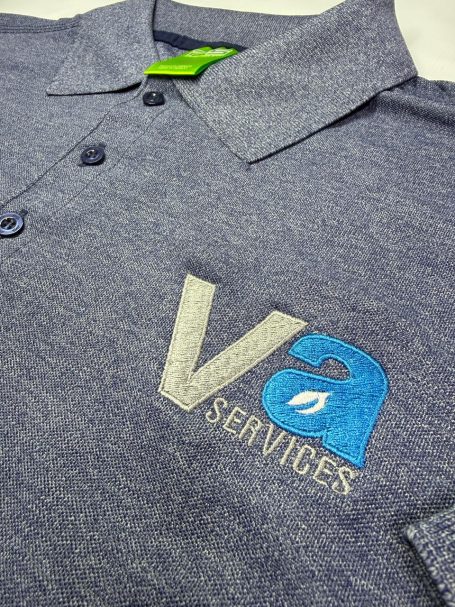 Bordado de logotipos en uniformes industriales y chalecos de seguridad vial.